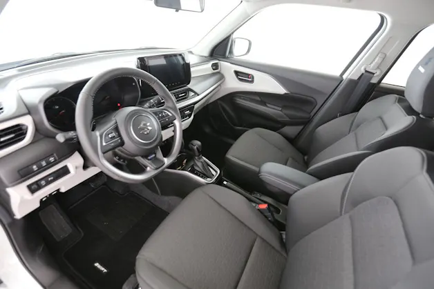 Suzuki Swift 1.2 Sakura Top Hybrid