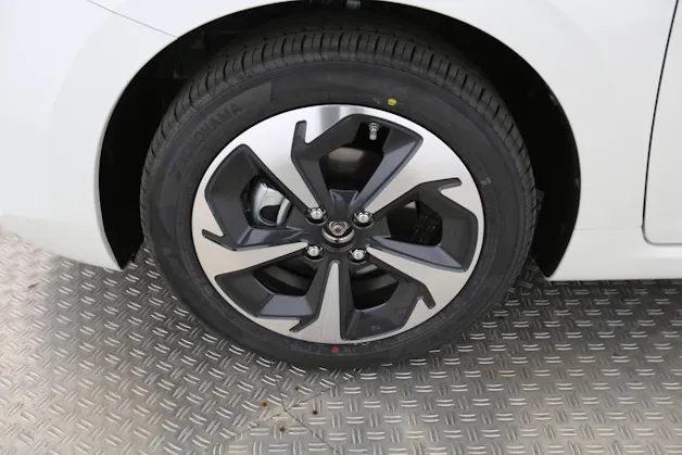 Suzuki Swift 1.2 Sakura Top Hybrid