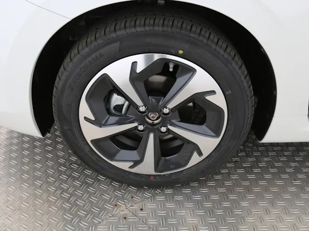 Suzuki Swift 1.2 Sakura Top Hybrid