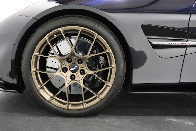 Vehicle image ASTON MARTIN V12 Vanquish