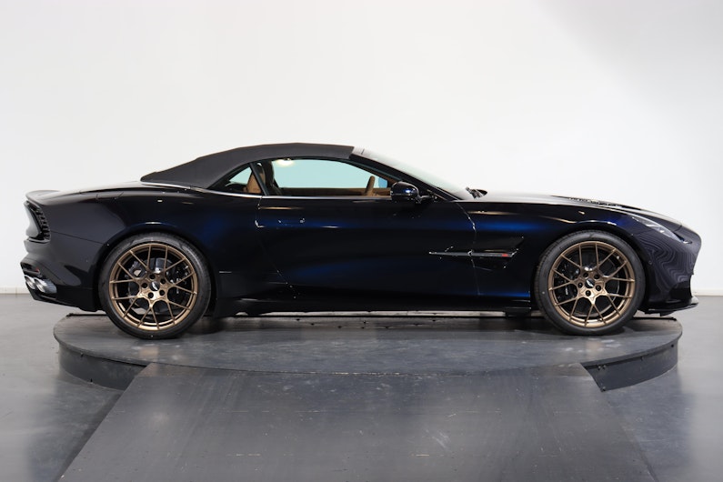 Vehicle image ASTON MARTIN V12 Vanquish