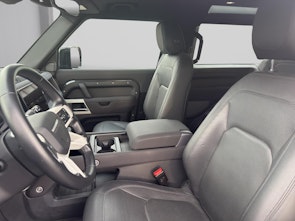 Vehicle image LAND ROVER Defender 90 2.0 Si4 SE 300PS  mit Anhängerkupplung