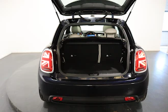 https://vehicle.imgix.net/4170522/fc1d81a1-2a31-4e34-b3fd-8ab6d29d0c93.JPG