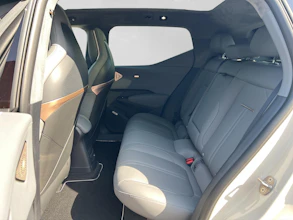 https://vehicle.imgix.net/4170544/4512b8eb-7654-4b4a-99b1-dcf9e2a202d8.jpg