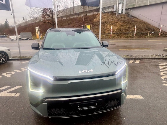 First vehicle image First vehicle image