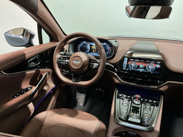 immagine del veicolo ASTON MARTIN DBX