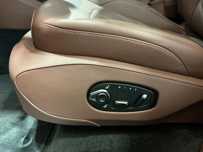 immagine del veicolo ASTON MARTIN DBX