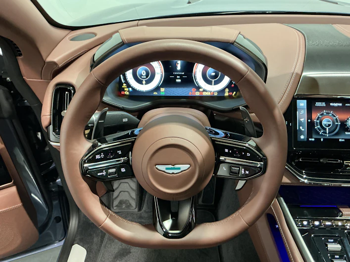 immagine del veicolo ASTON MARTIN DBX