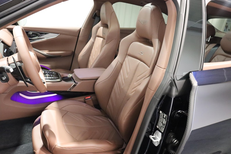 Vehicle image ASTON MARTIN DBX