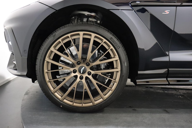 Vehicle image ASTON MARTIN DBX