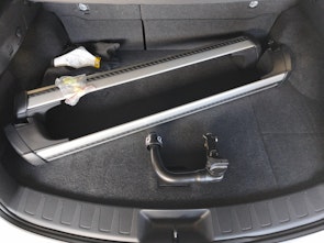 Fahrzeugbild LEXUS UX 300h F-Line + Gancio traino amovibile, pneumatici invernali e barre porta tutto inclusi