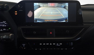 Fahrzeugbild LEXUS UX 300h F-Line + Gancio traino amovibile, pneumatici invernali e barre porta tutto inclusi