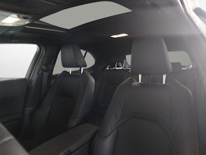 Fahrzeugbild LEXUS UX 300h F-Line + Gancio traino amovibile, pneumatici invernali e barre porta tutto inclusi