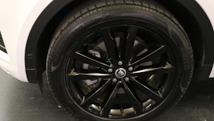 Vehicle image JAGUAR E-Pace 1.5 T 270e R-Dynamic SE AWD