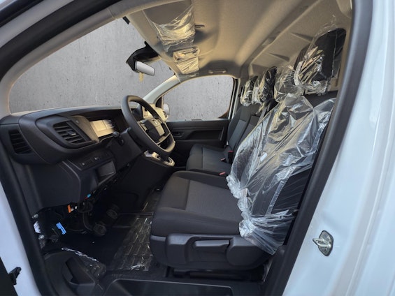 Vehicle image 9 Vehicle image 9