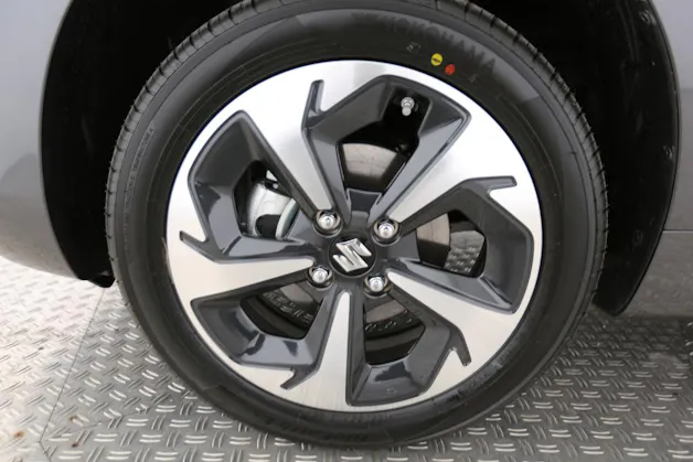 Suzuki Swift 1.2 Sakura Top Hybrid 4x4
