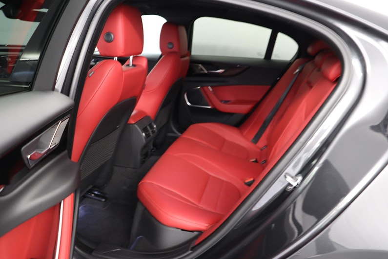 Vehicle image JAGUAR XE