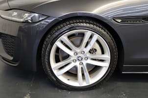 Vehicle image JAGUAR XE 2.0 T 300 Sport AWD