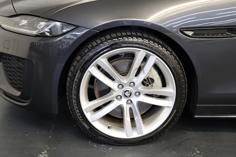 Vehicle image JAGUAR XE