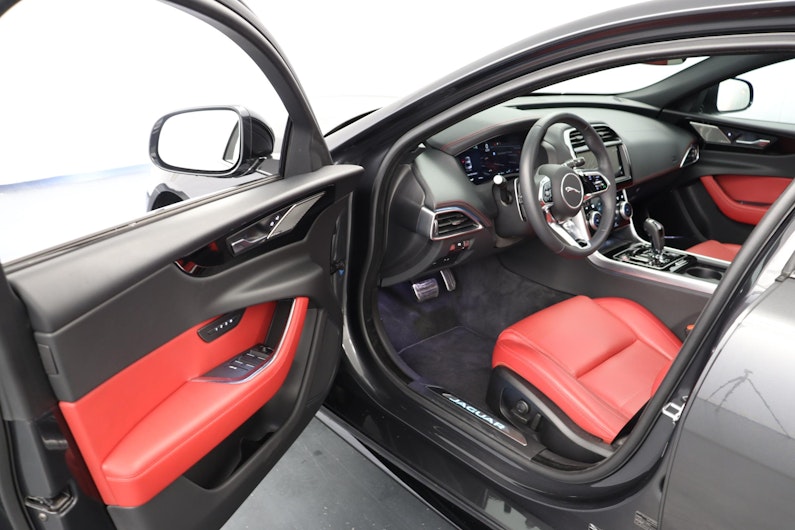 Vehicle image JAGUAR XE