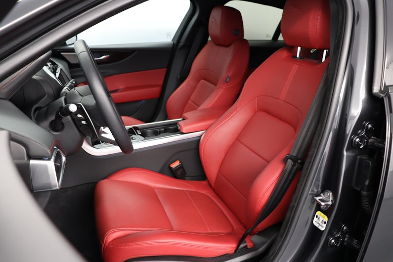 Vehicle image JAGUAR XE