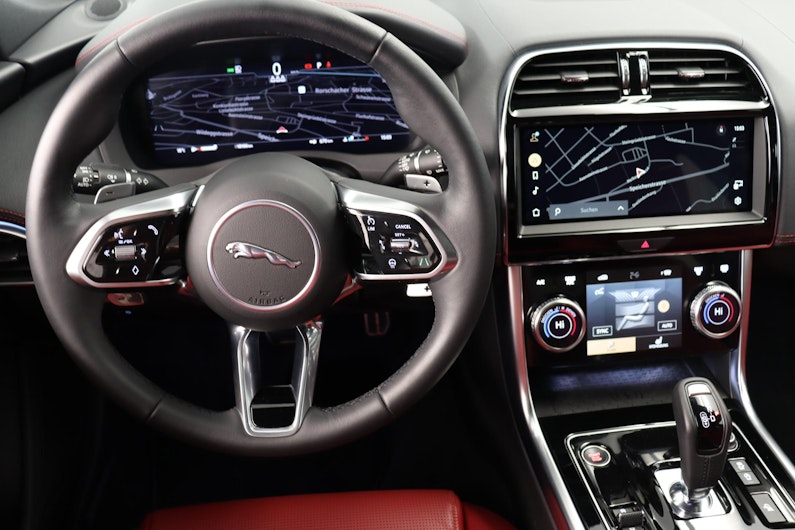 Vehicle image JAGUAR XE