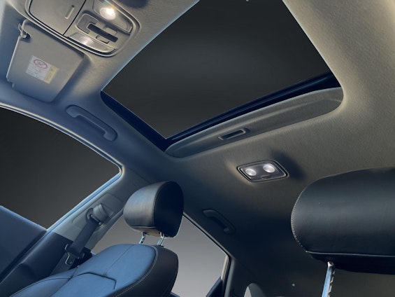 Vehicle image 14 Vehicle image 14