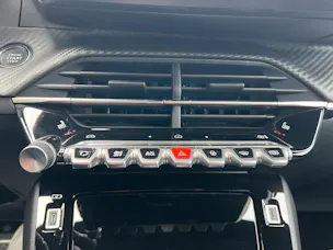 Peugeot 208 1.2 Hybrid GT