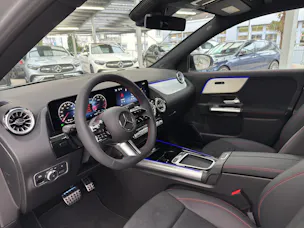 Mercedes-Benz GLA 250 4M - SwissStar / DISTRONIC / 360 Grad Kamera / AHK / Multibeam LED