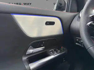Mercedes-Benz GLA 250 4M - SwissStar / DISTRONIC / 360 Grad Kamera / AHK / Multibeam LED