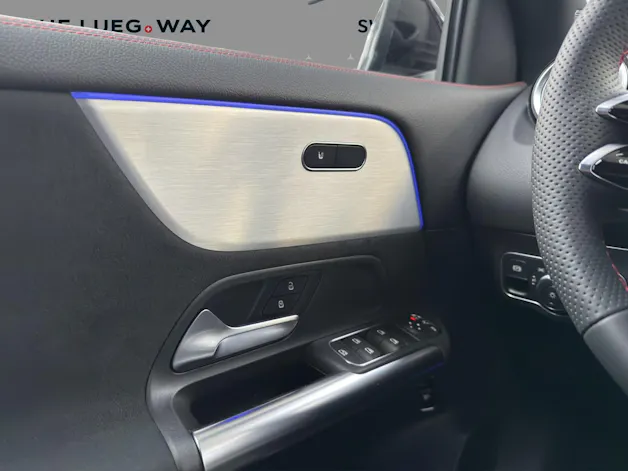 Mercedes-Benz GLA 250 4M - SwissStar / DISTRONIC / 360 Grad Kamera / AHK / Multibeam LED