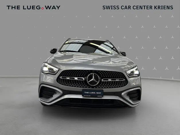 Mercedes-Benz GLA 250 4M - SwissStar / DISTRONIC / 360 Grad Kamera / AHK / Multibeam LED