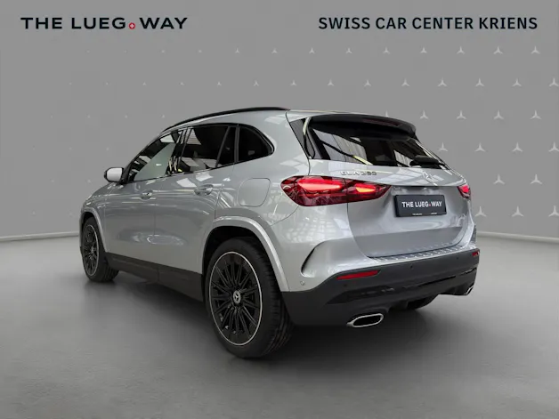 Mercedes-Benz GLA 250 4M - SwissStar / DISTRONIC / 360 Grad Kamera / AHK / Multibeam LED