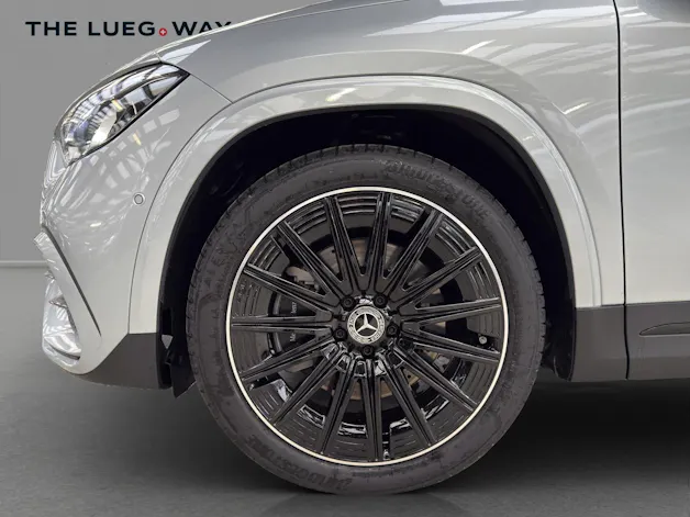 Mercedes-Benz GLA 250 4M - SwissStar / DISTRONIC / 360 Grad Kamera / AHK / Multibeam LED