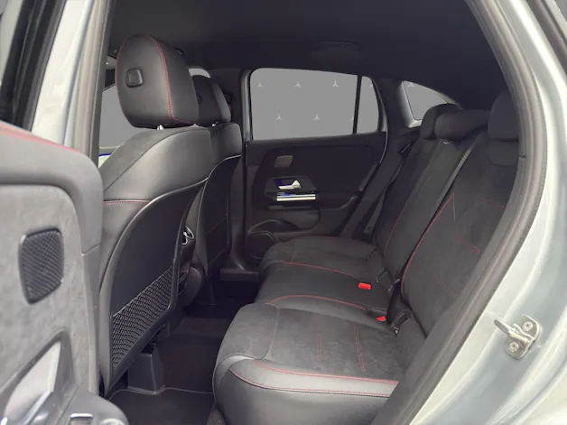 Mercedes-Benz GLA 250 4M - SwissStar / DISTRONIC / 360 Grad Kamera / AHK / Multibeam LED
