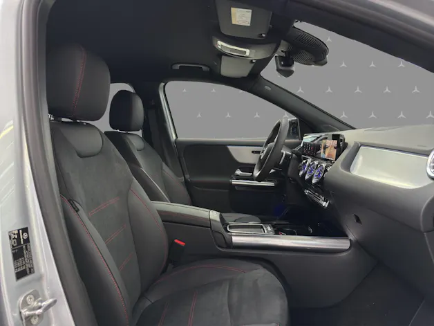 Mercedes-Benz GLA 250 4M - SwissStar / DISTRONIC / 360 Grad Kamera / AHK / Multibeam LED