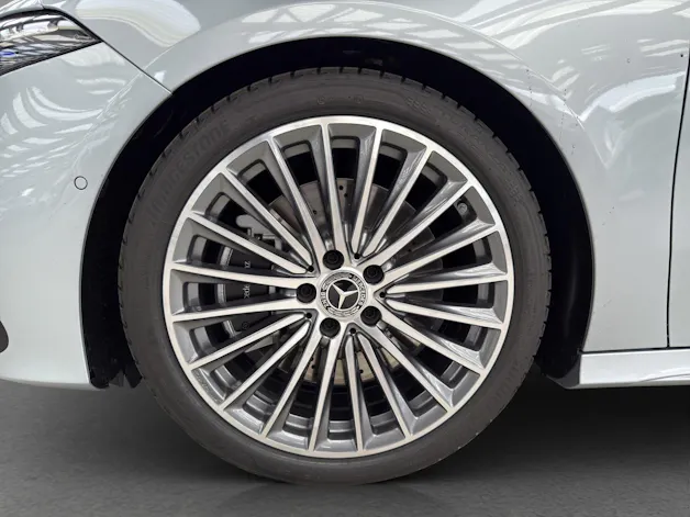 Mercedes-Benz A 250 4M - AMG / DISTRONIC / 360 Grad Kamera / Soundsystem