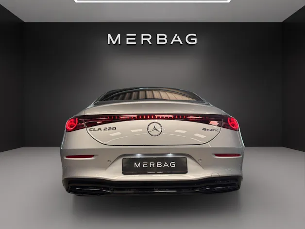 Mercedes-Benz CLA 220 4Matic 8G-DCT