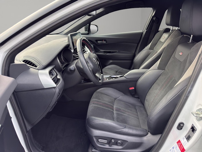 Vehicle image TOYOTA C-HR