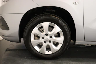 https://vehicle.imgix.net/4172032/2daf8e50-88f7-4b54-97ef-df667214ccaf.JPG