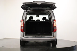 https://vehicle.imgix.net/4172032/4b32b699-68a9-4f10-b26b-c6ac2159197d.JPG