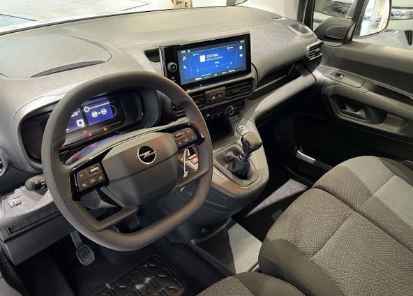 Vehicle image 9 Vehicle image 9