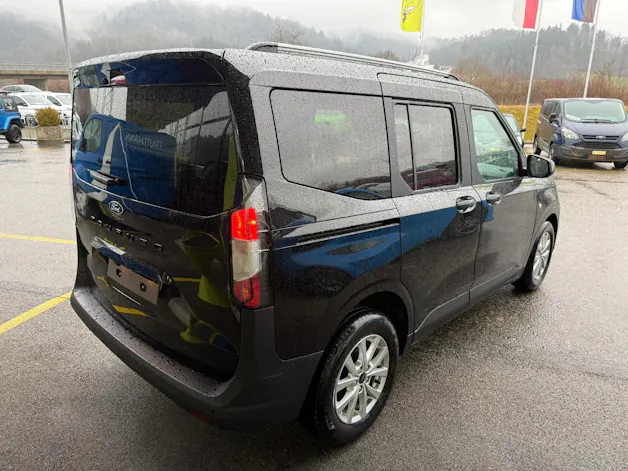 Ford Tourneo Courier 1.0 EcoBoost Titanium Automat