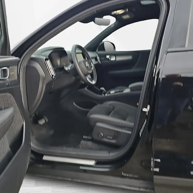 Volvo EX40 82kWh Twin Motor Performance AWD Xcentric Black Edition