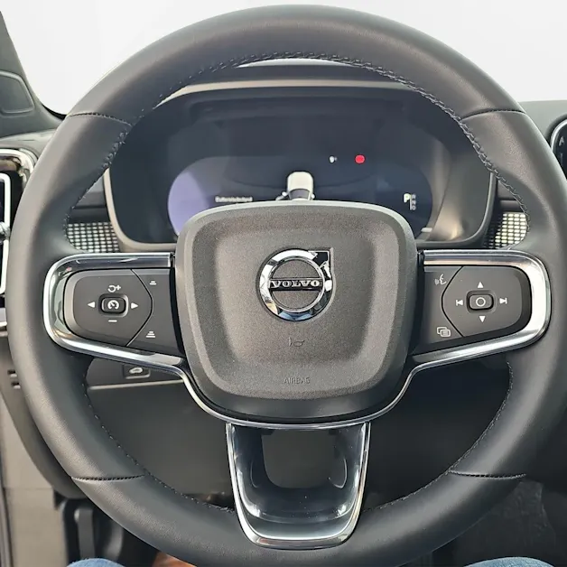 Volvo EX40 82kWh Twin Motor Performance AWD Xcentric Black Edition