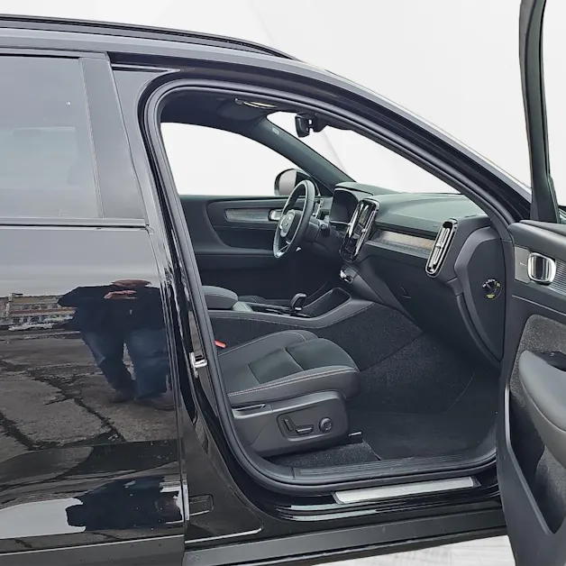 Volvo EX40 82kWh Twin Motor Performance AWD Xcentric Black Edition