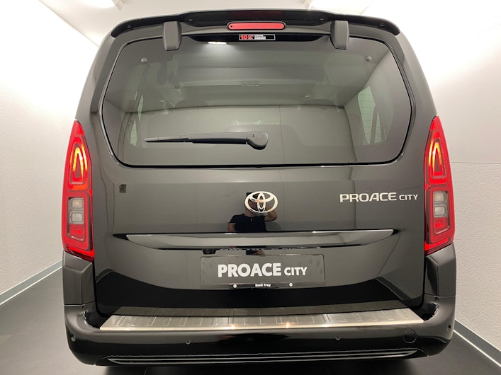 Vehicle image TOYOTA PROACE CITY VERSO