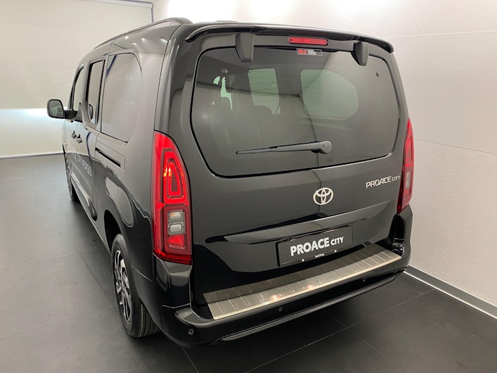 Vehicle image TOYOTA PROACE CITY VERSO