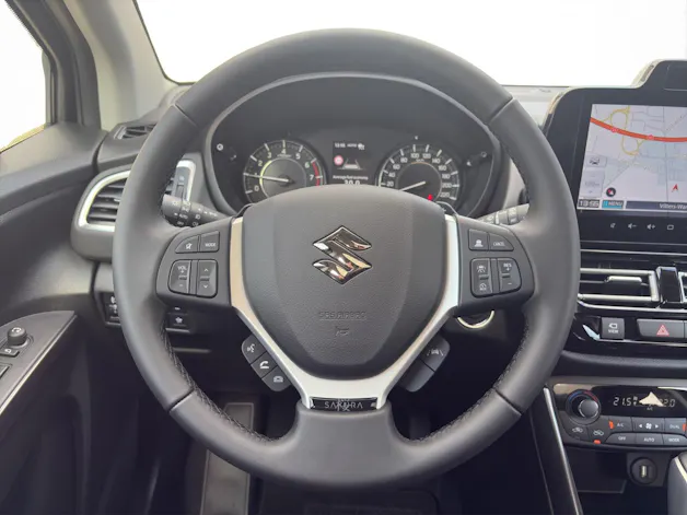 Suzuki S-Cross 1.4 T Sakura Top Hybrid 4x4
