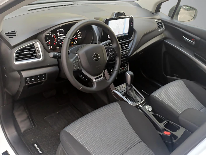 Fahrzeugbild SUZUKI S-CROSS